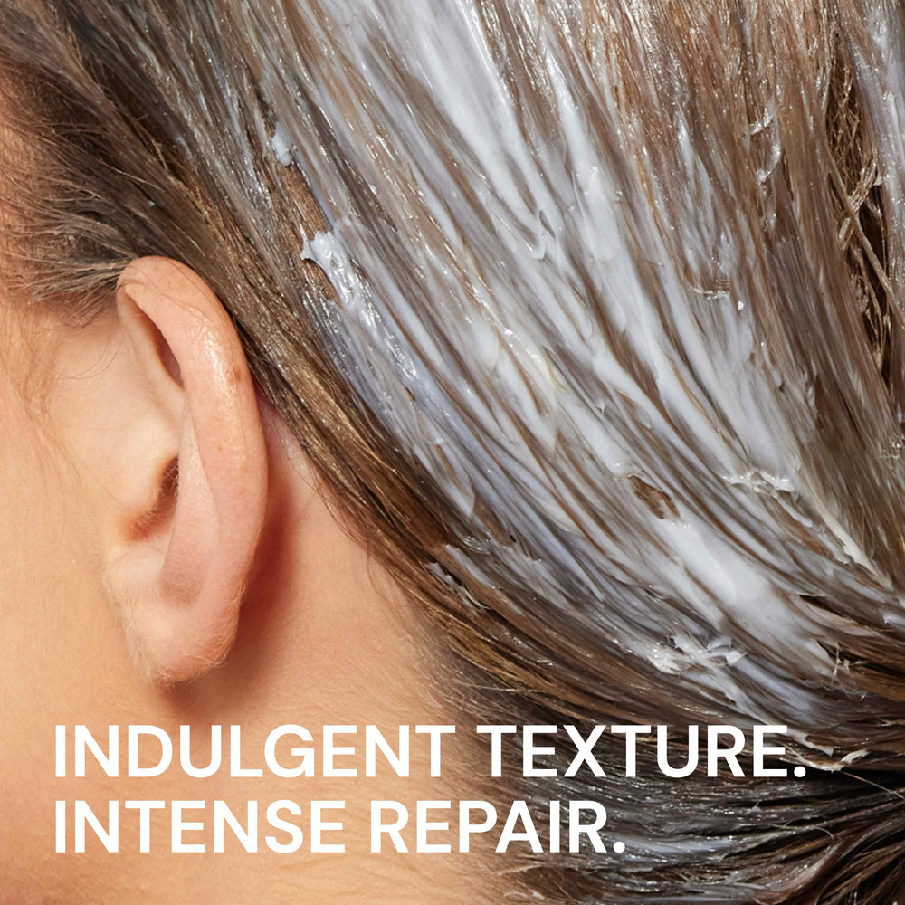 L'ANGE HAIR Borago masque on wet hair before styling emphasizes shine and smoothness.