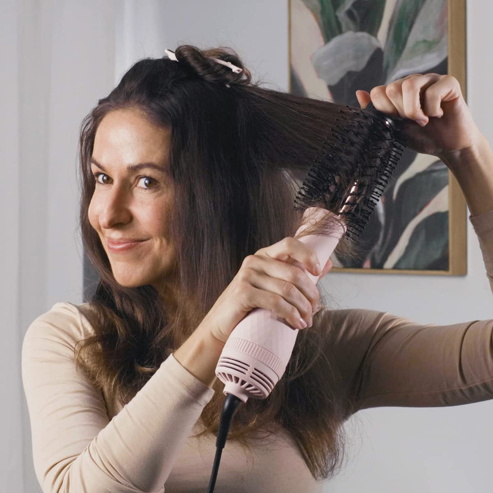 L'ANGE HAIR Le Volume 75mm oval barrel close-up highlights quick heat for less frizz.