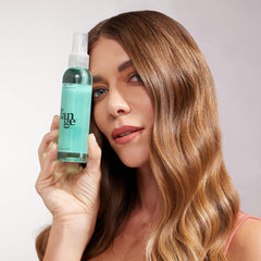 L'ANGE HAIR Sea Salt Texturizing Spray hair texture shows lifted roots and definition.