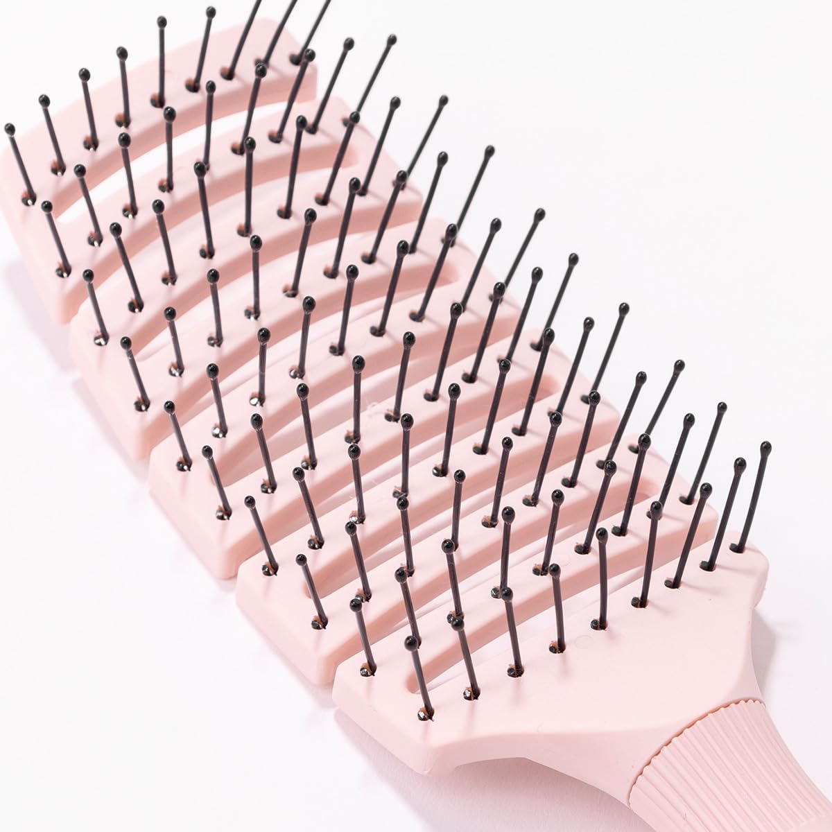 L'ANGE HAIR Siena Flexi on towel-dried hair demonstrates gentle scalp massage