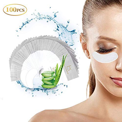 LANKIZ lint-free design demonstrated to stay in place during lash applications.