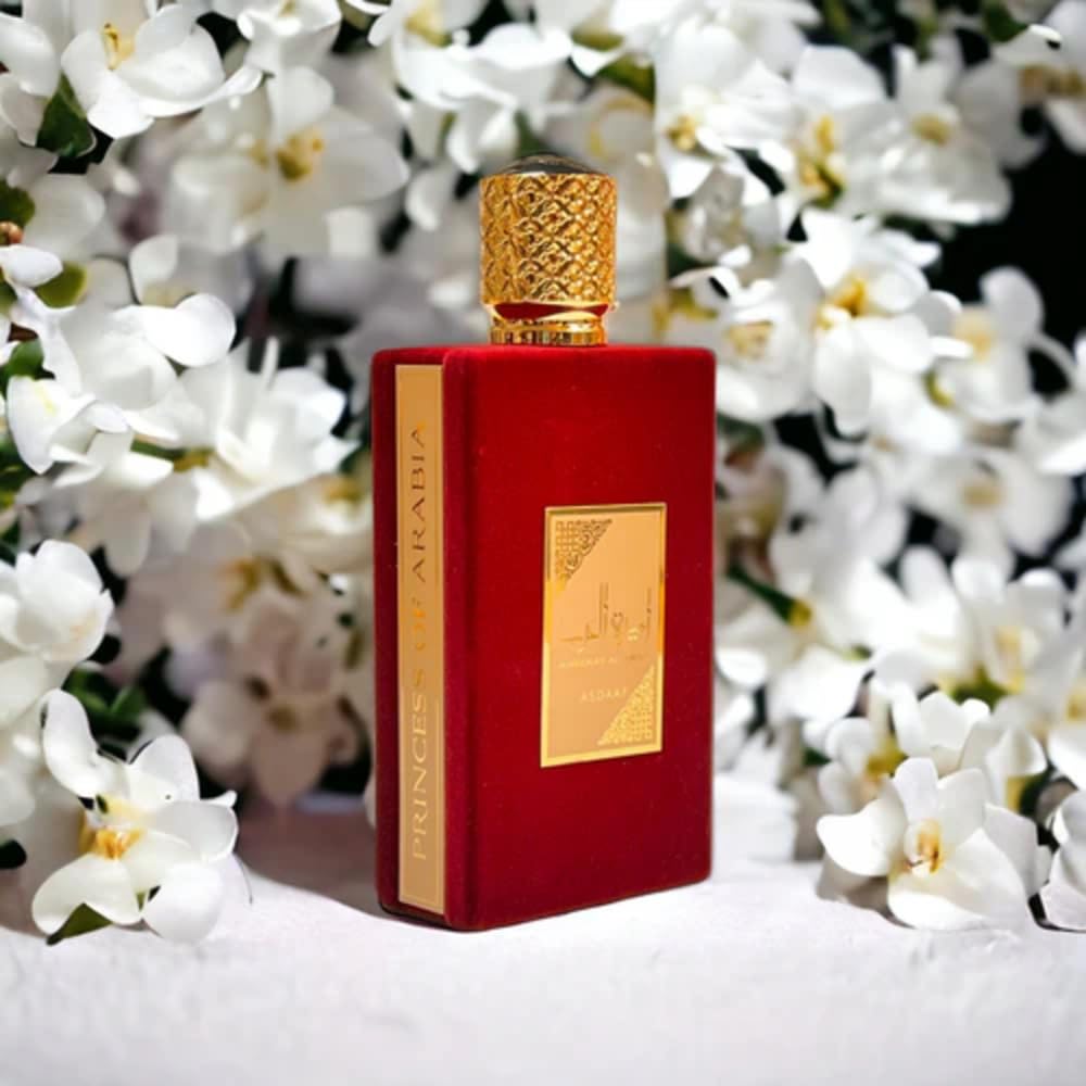 Lattafa Asdaaf Ameerat Al Arab base-notes close-up showing lasting elegance