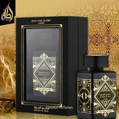 Lattafa Bade’e Al Oud Oud for Glory amber liquid shimmer evokes warm, inviting evening aura.