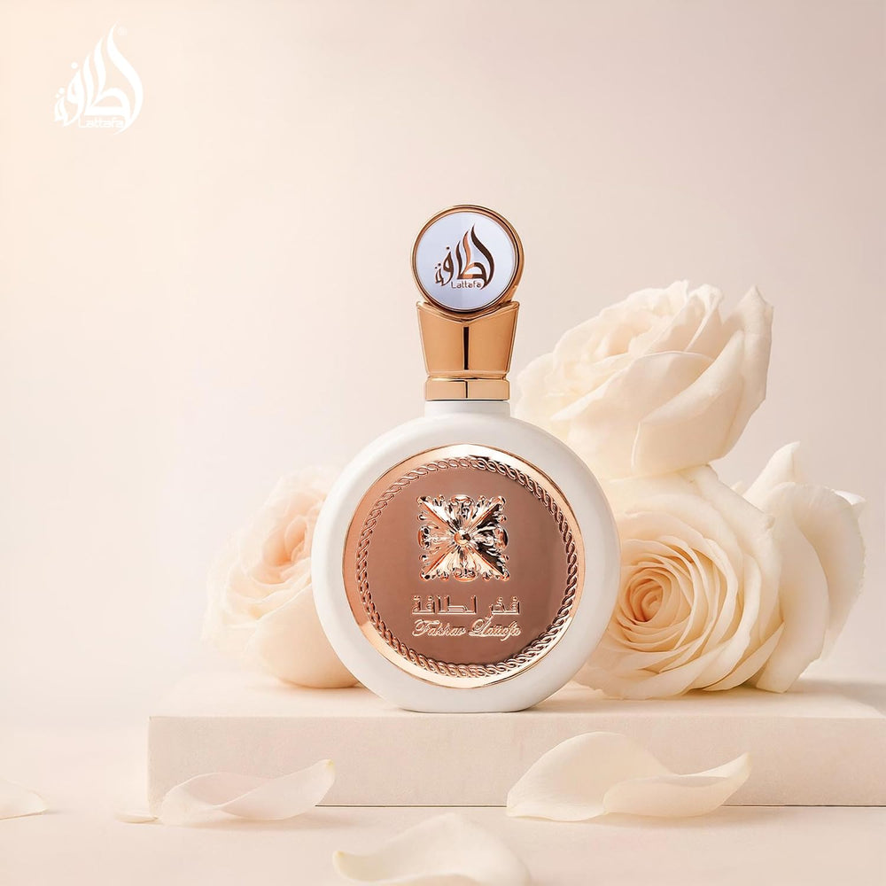 Lattafa Fakhar base notes vanilla sandalwood ambroxan add warm depth.