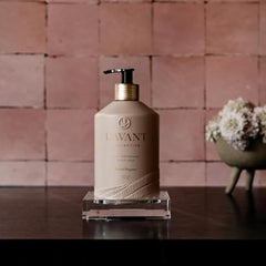 L’AVANT Collective bergamot-orange blossom scent note close-up suggests bright fragrance.