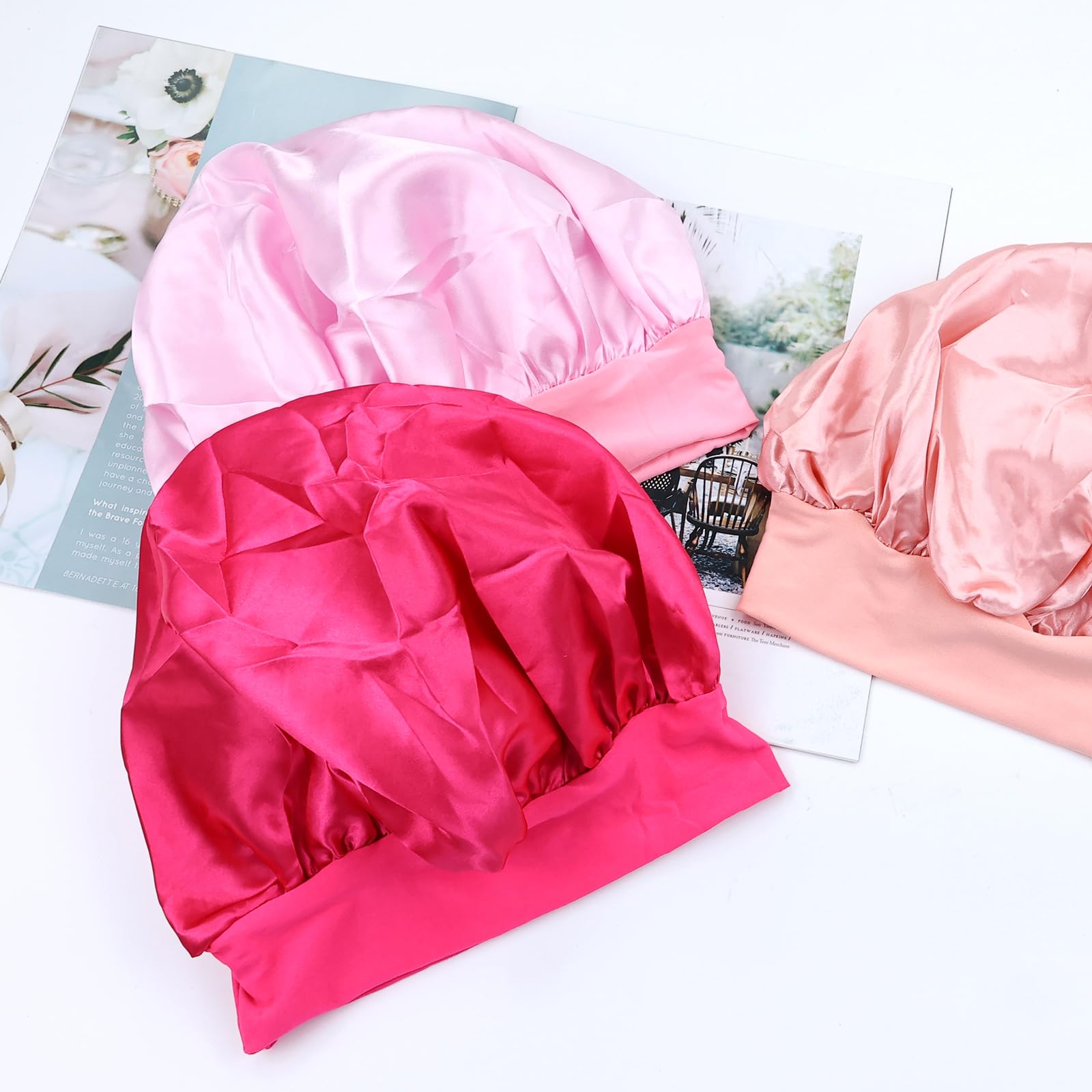 Lawie large-capacity bonnet fits women, men, and youth comfortably.