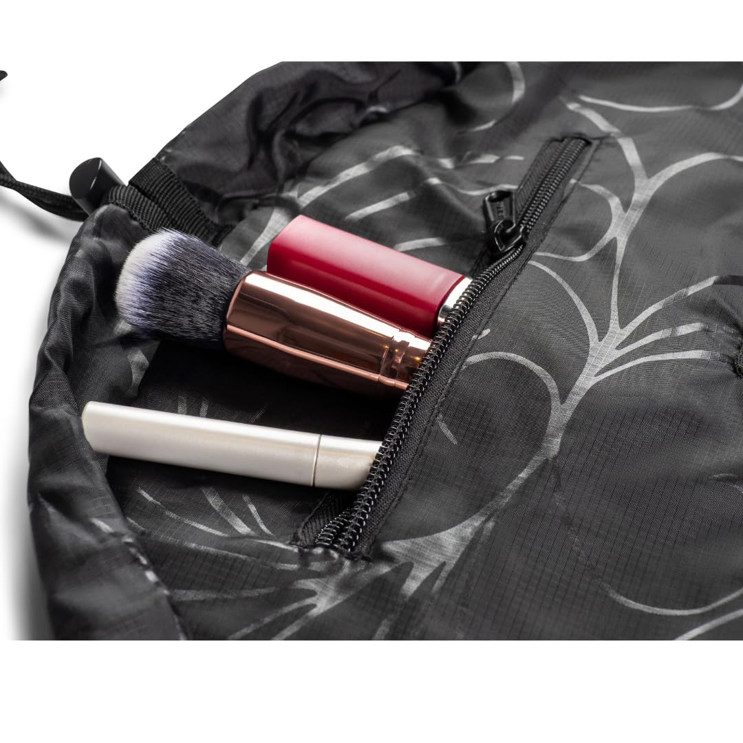 Lay-n-Go Cosmo water-resistant fabric resists spills and wipes clean.