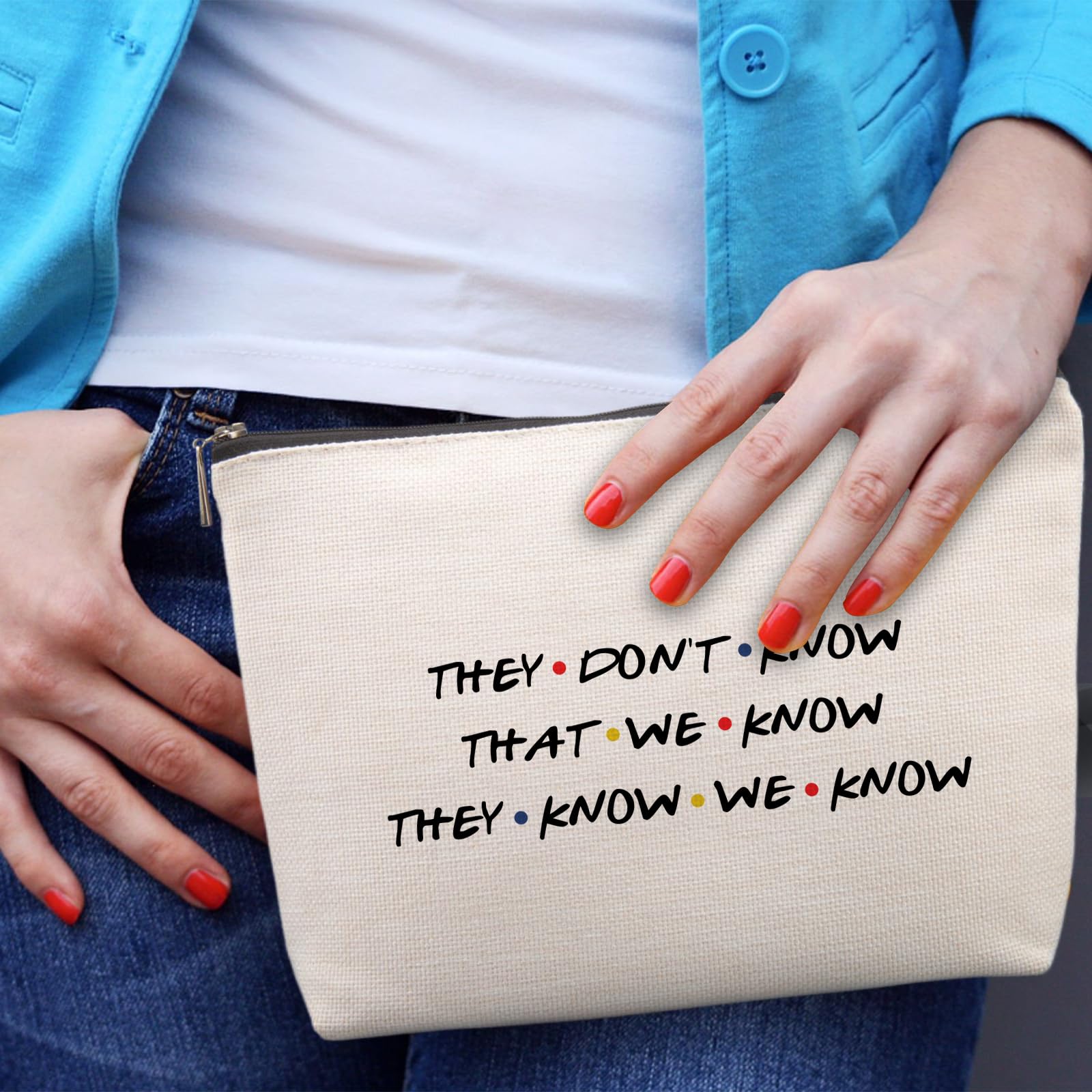 Lcoanriut Friends cosmetic bag zipper detail, showing durable canvas and secure zipper.