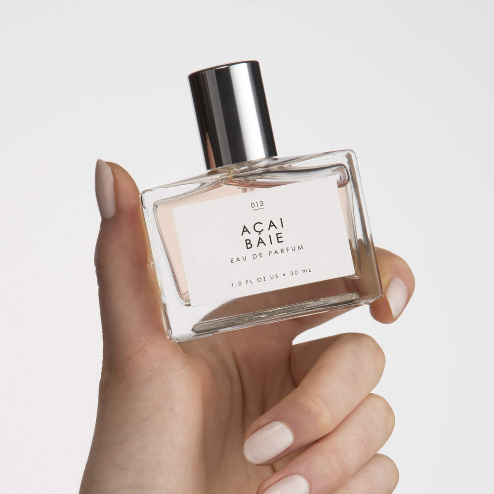 Le Monde Gourmand Açai Baie berry-note focus for everyday charm.