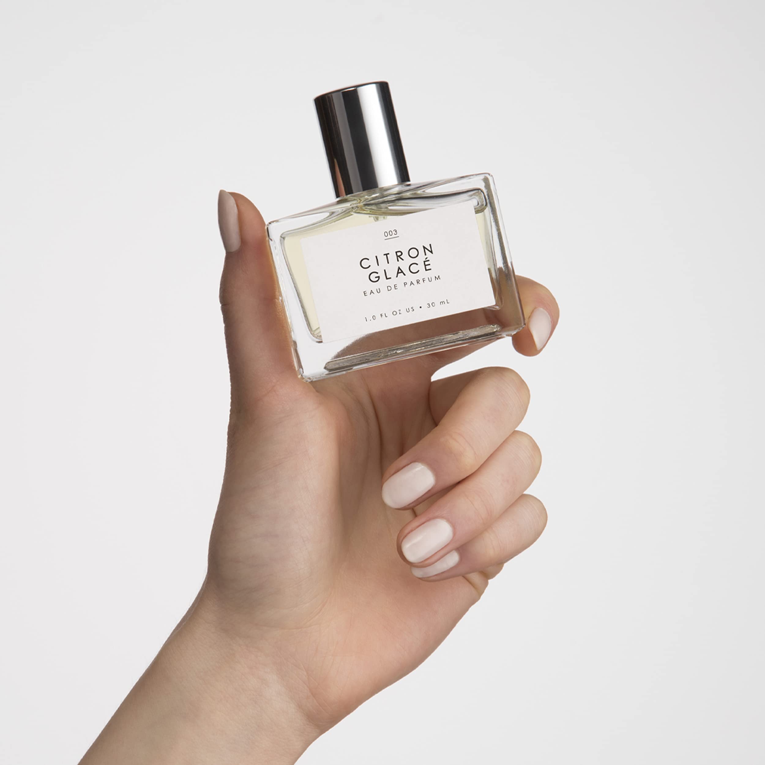 Le Monde Gourmand Citron Glacé pulse points application on skin.