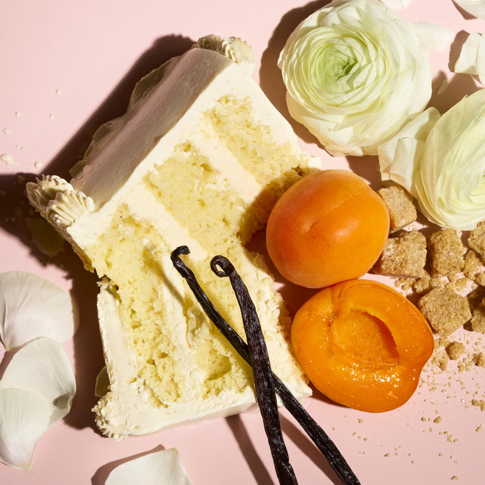Le Monde Gourmand Creme Vanille amber-note hint suggests warm evenings.