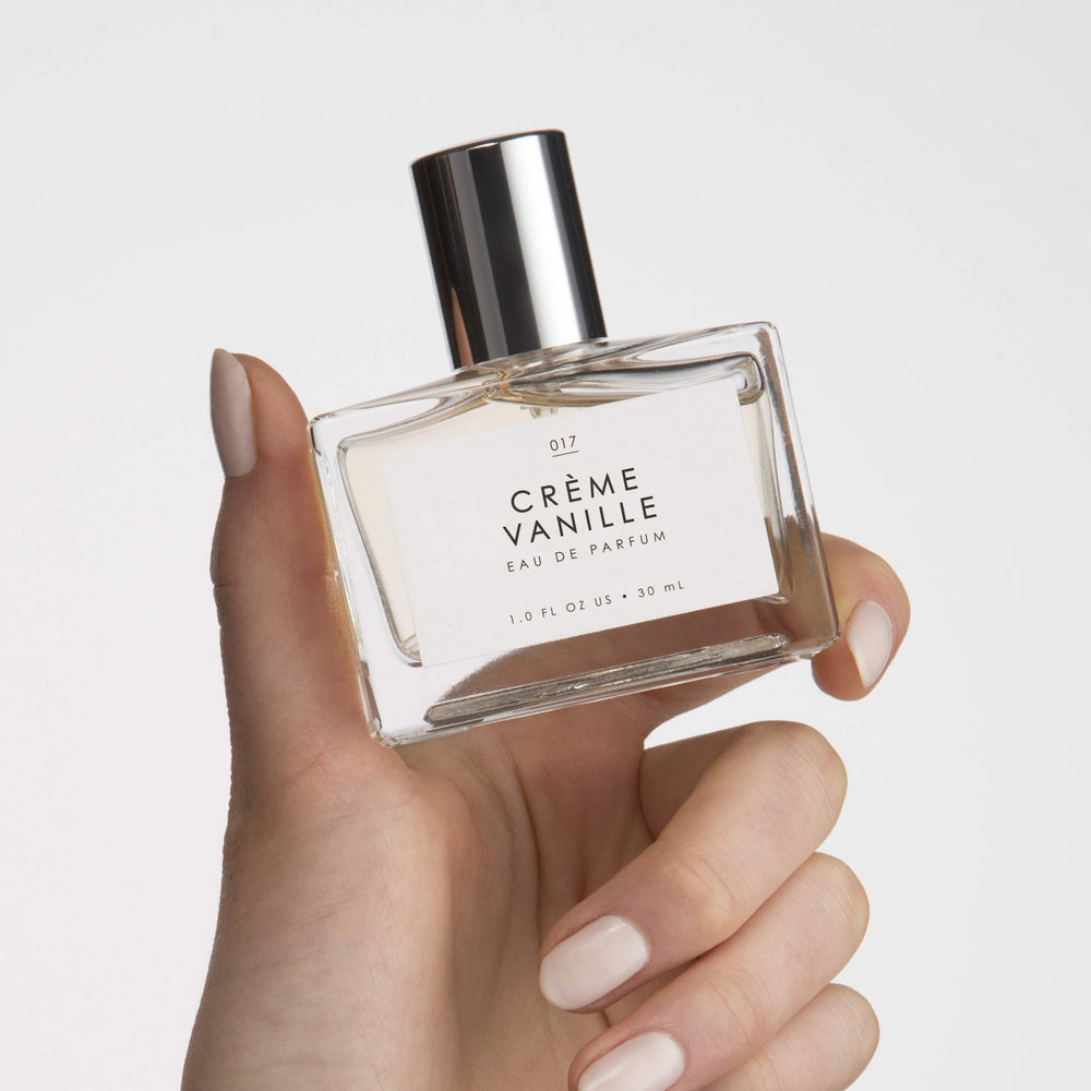 Le Monde Gourmand Creme Vanille spray mist captures long-lasting scent for all-day wear.
