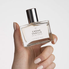 Le Monde Gourmand Creme Vanille spray mist captures long-lasting scent for all-day wear.