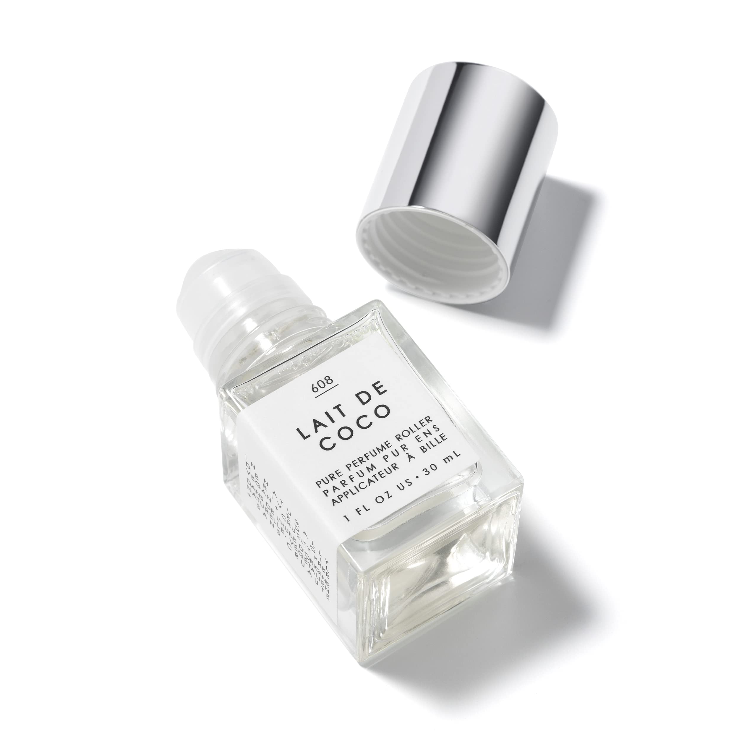 Lait de Coco application on collarbone for a glowing, moisturized skin and lasting scent.