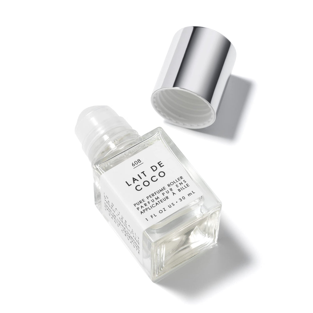 Lait de Coco application on collarbone for a glowing, moisturized skin and lasting scent.
