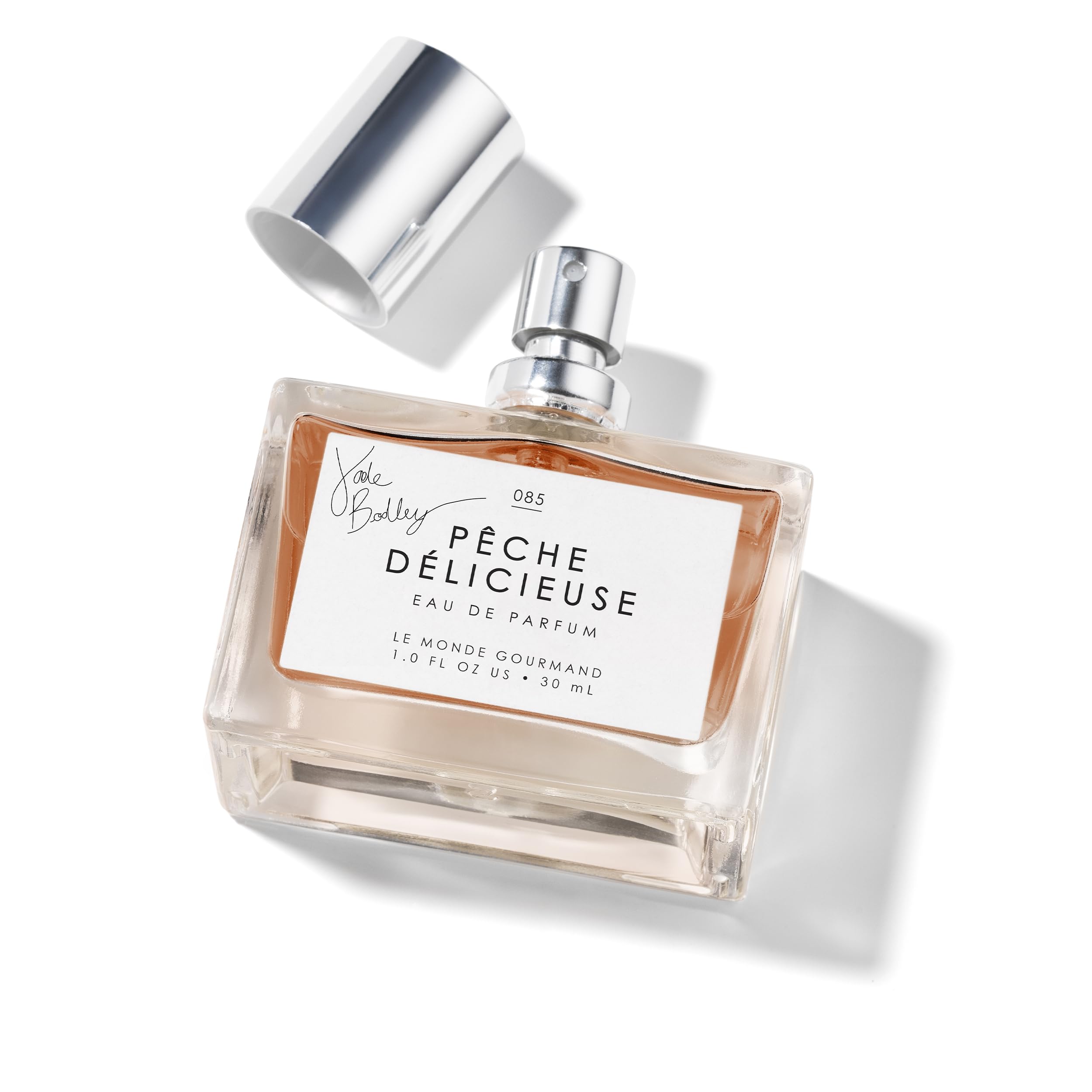 Le Monde Gourmand Pêche Délicieuse rose detail highlights floral lift to the fruity blend