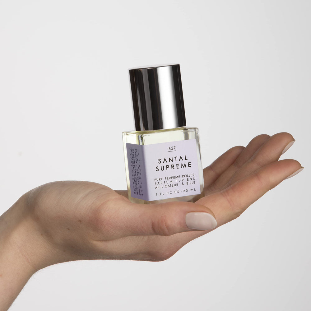 Close-up notes Vetiver and Violet reveal a sophisticated woody-floral blend in Santal Supreme.