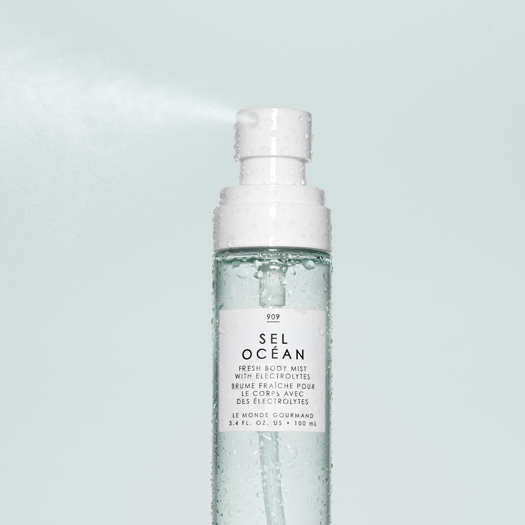 Le Monde Gourmand Sel Océan Fresh Mist base-notes Coastal Woods linger softly.