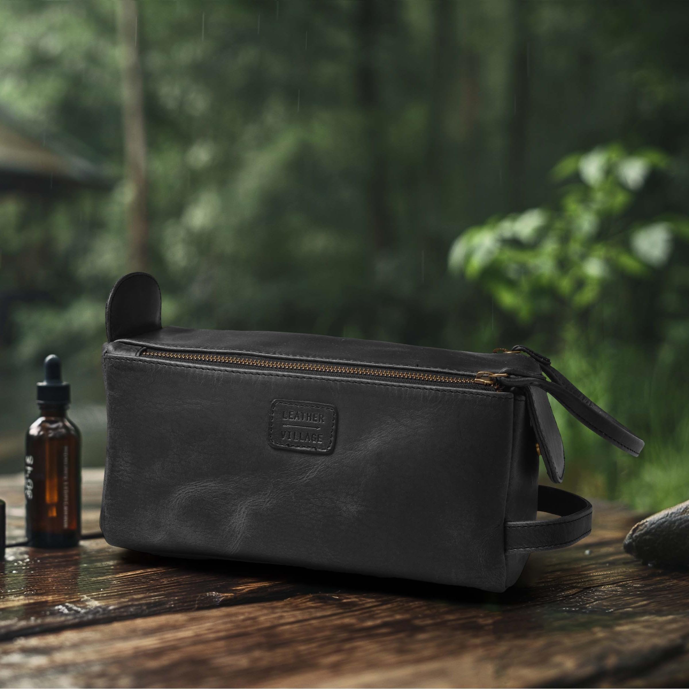 LEATHER VILLAGE premium toiletry bag interior pockets keep cosmetics organized during travel