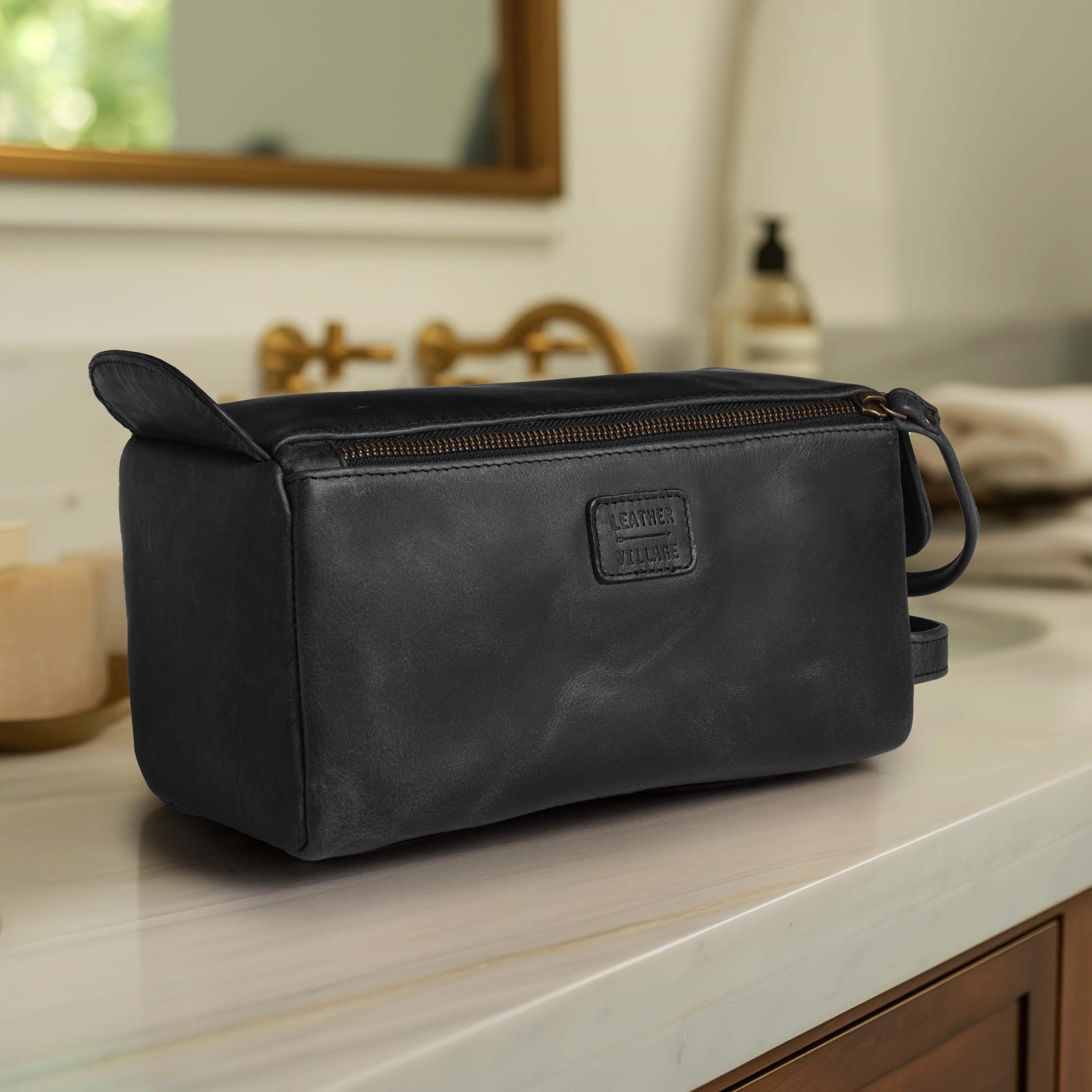 LEATHER VILLAGE premium toiletry bag magnetic closure for secure storage on trips
