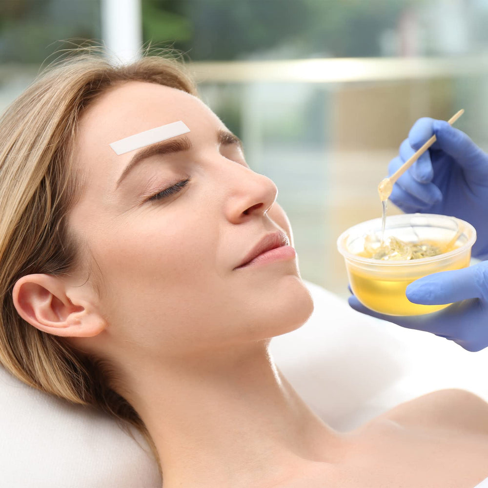 Leelosp wooden applicator sticks closeup demonstrates comfortable grip for precise waxing.