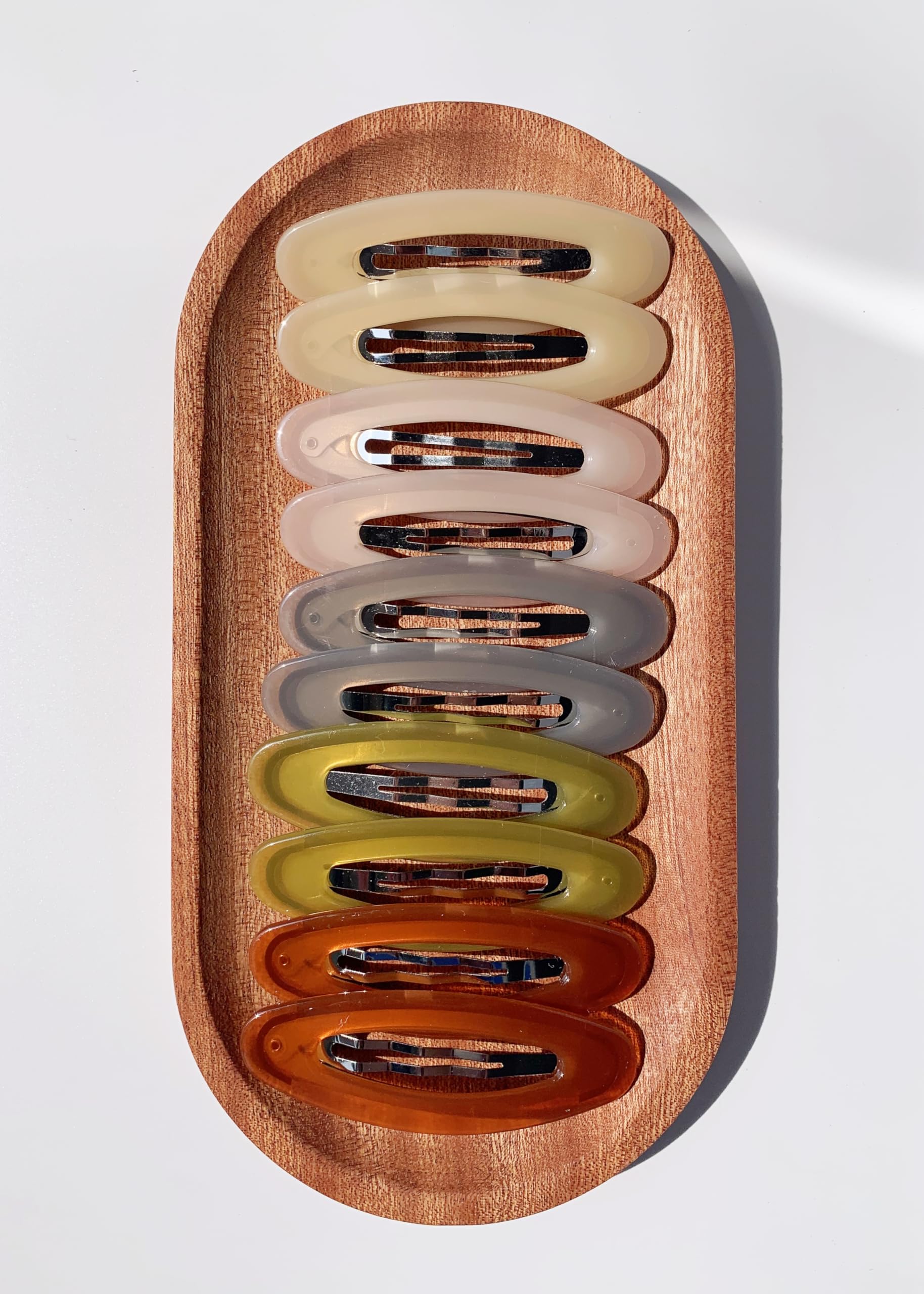 Lemeilleur oval clip closeup shows metal durability for everyday wear.
