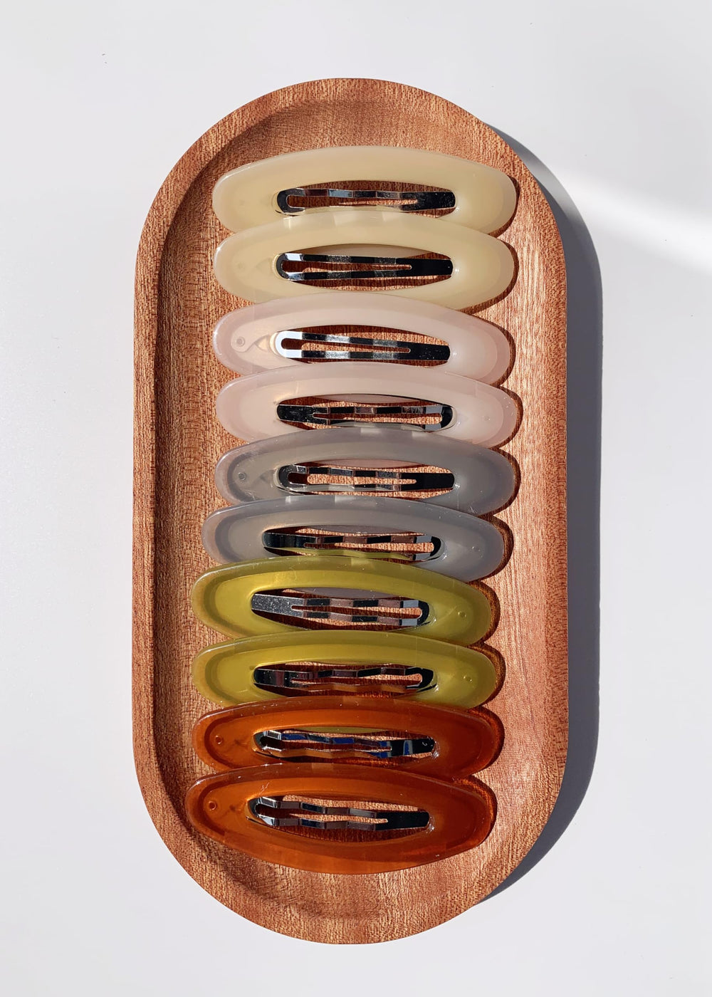 Lemeilleur oval clip closeup shows metal durability for everyday wear.