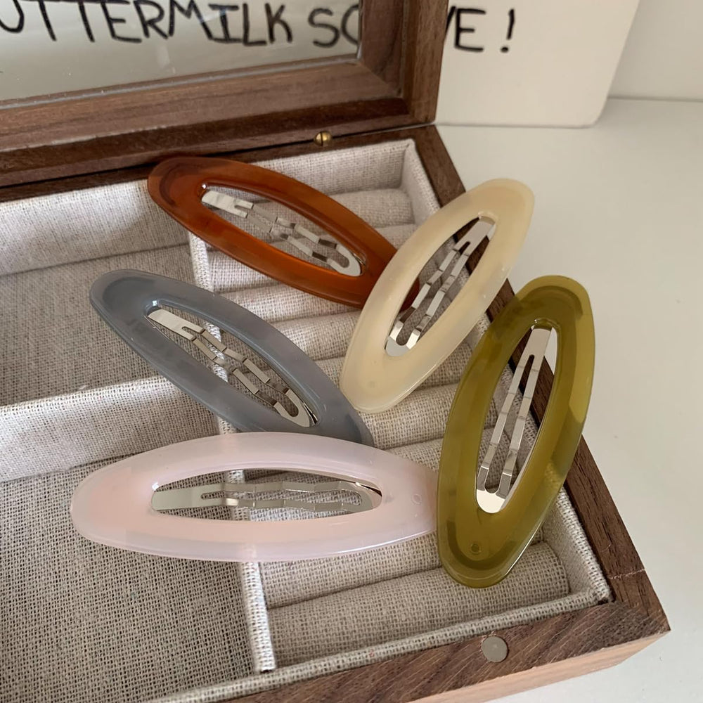 Lemeilleur fashion-forward oval clip pairs with various outfits.