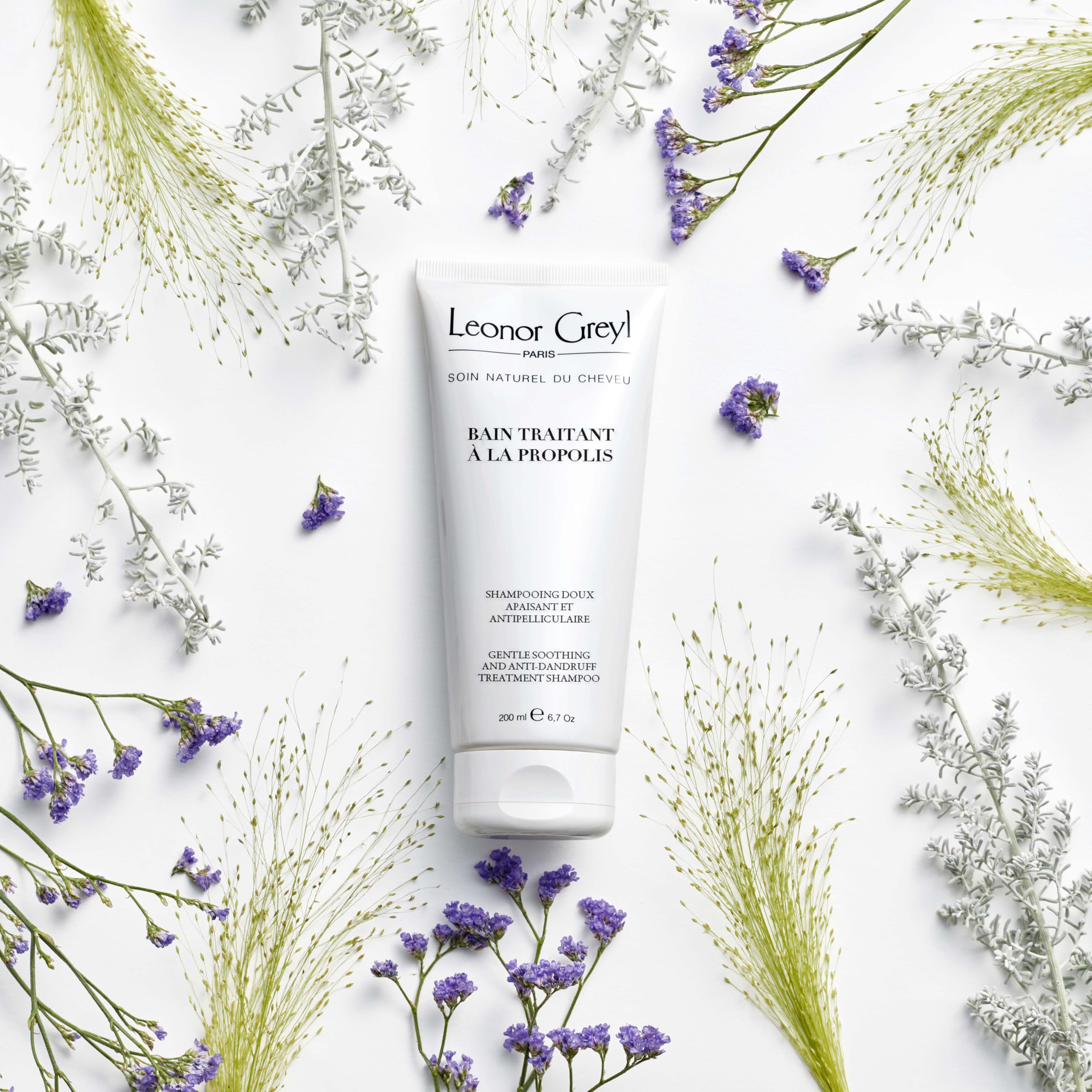 Leonor Greyl Bain Traitant Propolis scalp-application demonstrates premium cleansing with propolis and chamomile