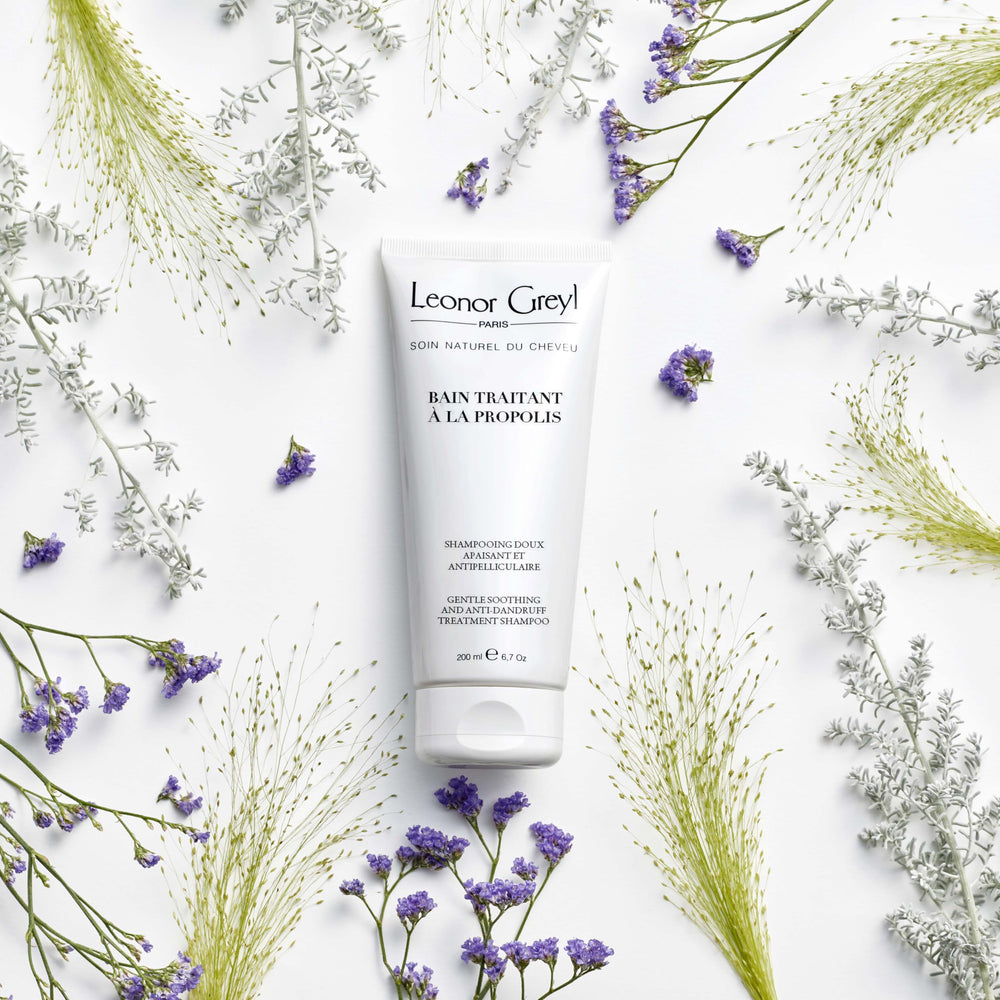Leonor Greyl Bain Traitant Propolis scalp-application demonstrates premium cleansing with propolis and chamomile
