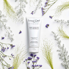 Leonor Greyl Bain Traitant Propolis scalp-application demonstrates premium cleansing with propolis and chamomile