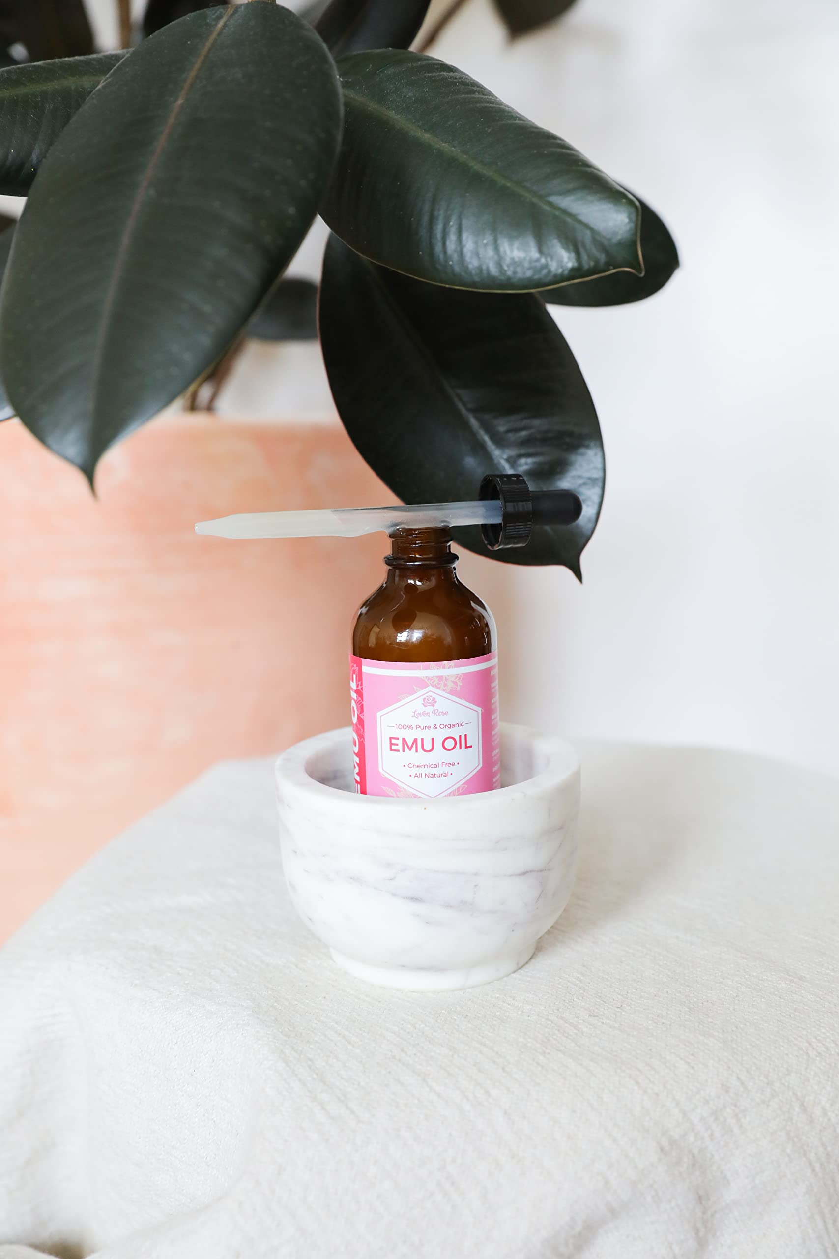 Leven Rose Emu Oil pipette for easy daily moisturizing