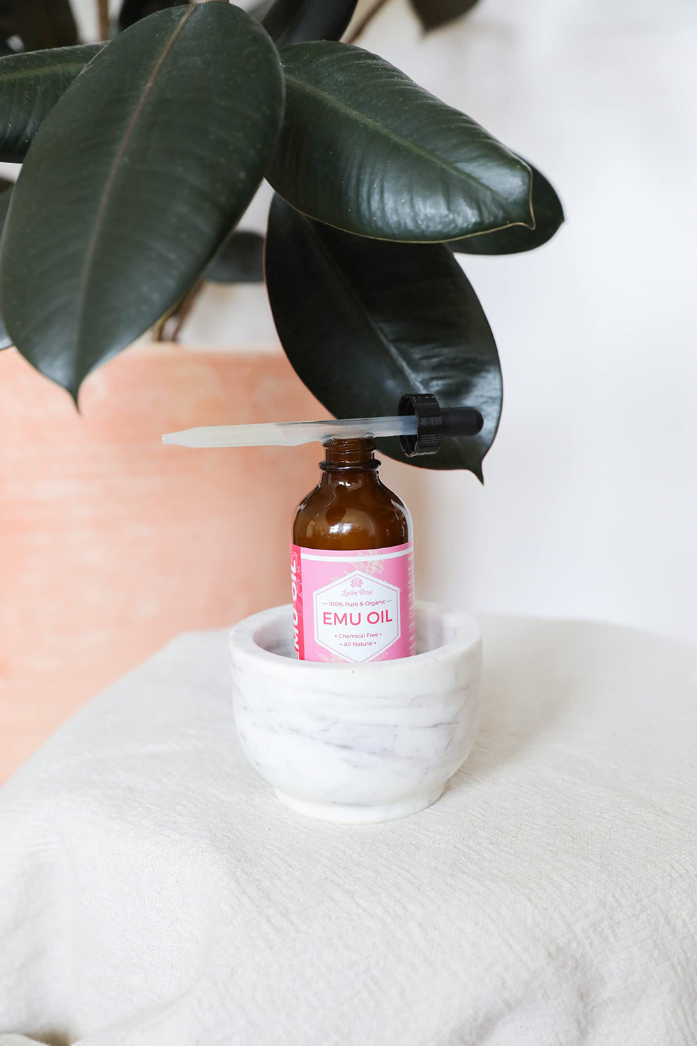 Leven Rose Emu Oil pipette for easy daily moisturizing