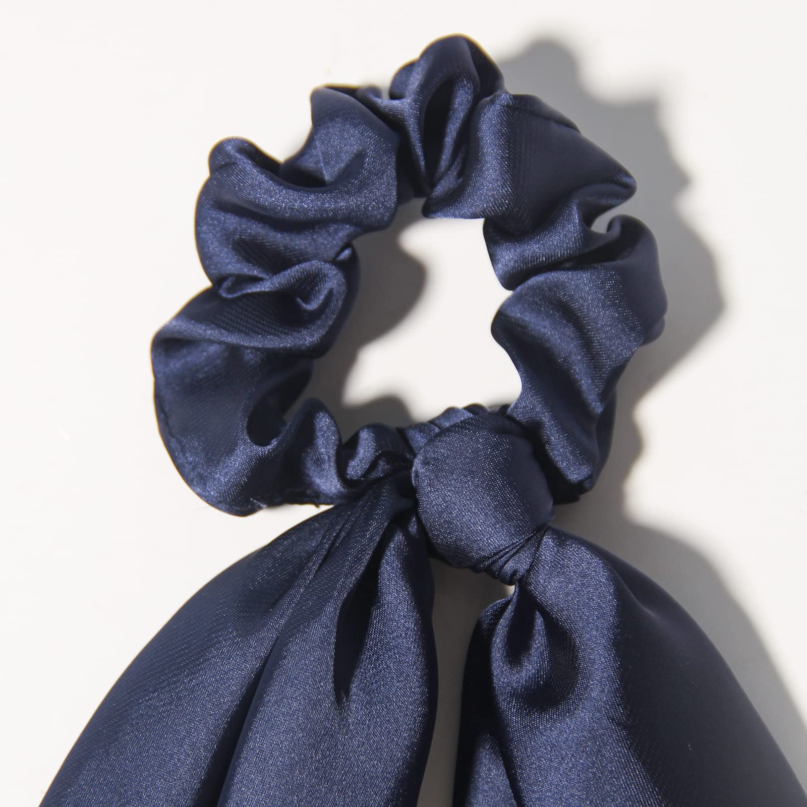 LFOUVRE scrunchie with satin finish for smooth hair and reduced snagging