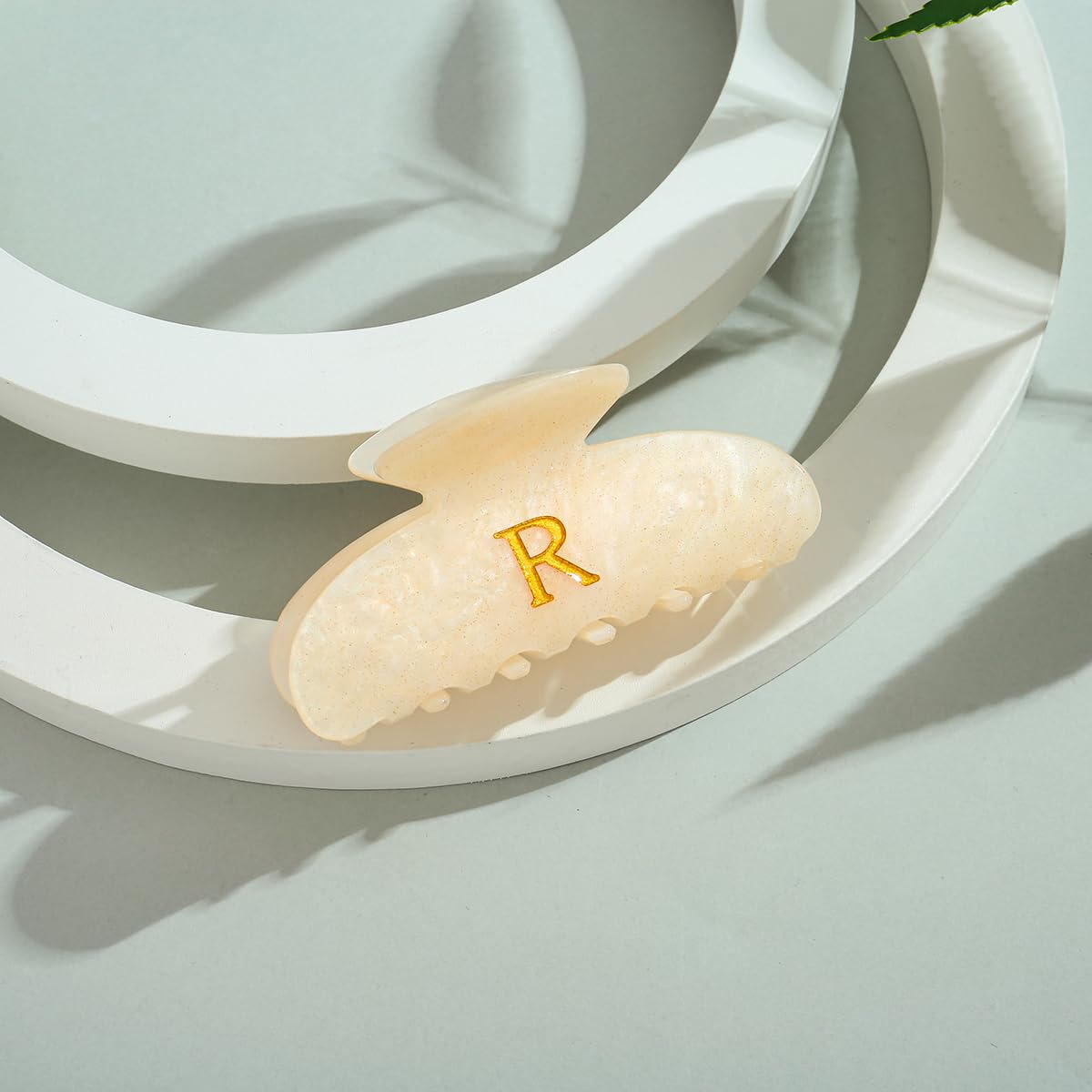 LILIE&WHITE smooth texture acrylic clip for comfortable wear