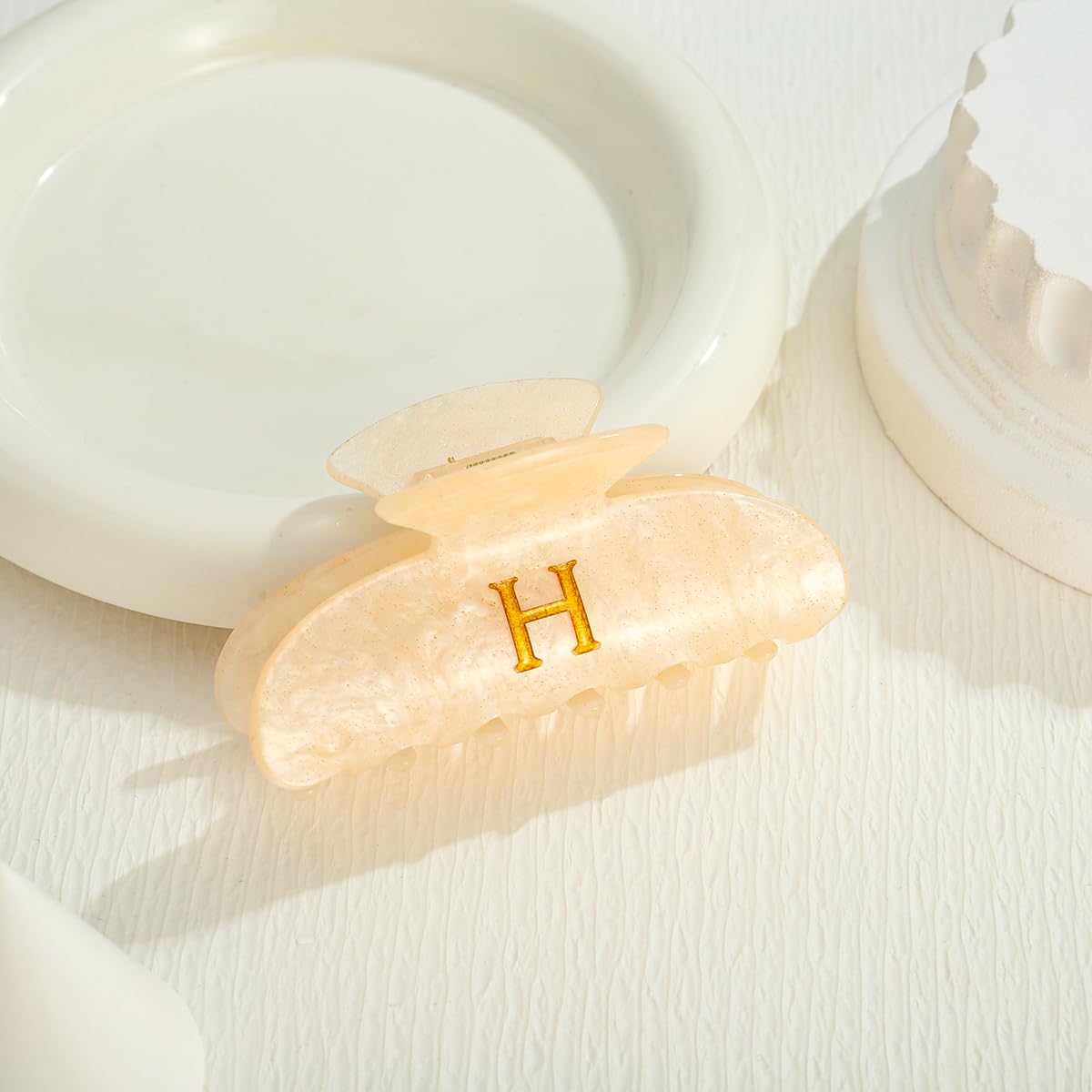 LILIE&WHITE large hair clip secures thick hair for lasting style.
