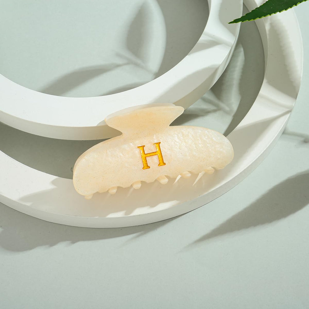 LILIE&WHITE premium acrylic clip delivers durable, smooth texture that protects hair.