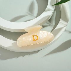 LILIE&WHITE smooth texture acrylic clip prevents hair snagging during styling.