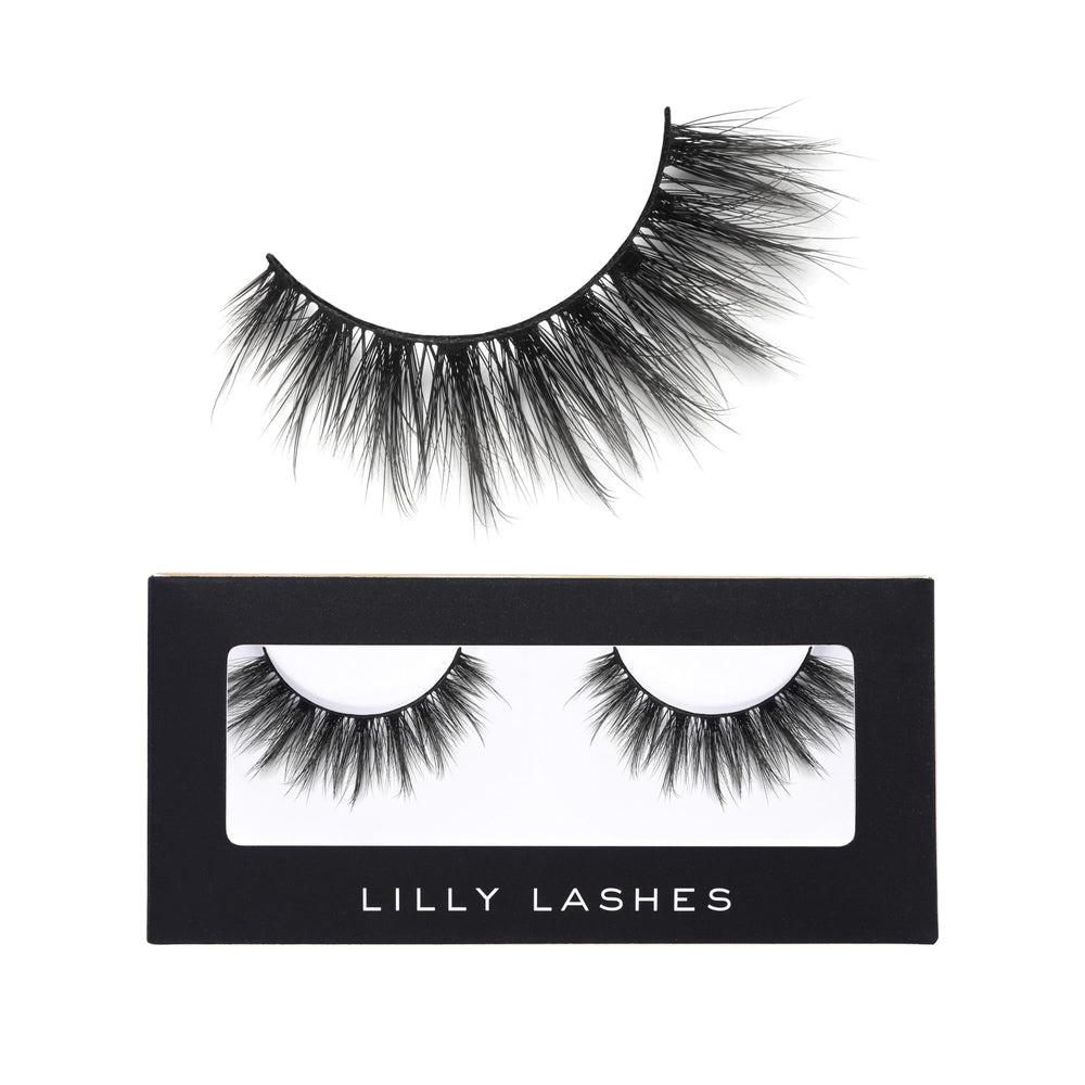 Lilly Lashes LA 15mm round-wispy lash for natural-looking volume.