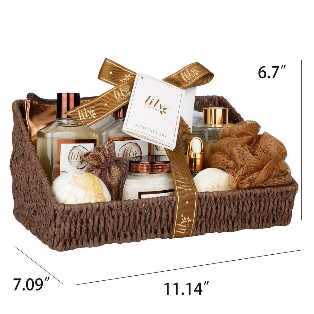 LILY ROY travel bag keeps spa items organized.
