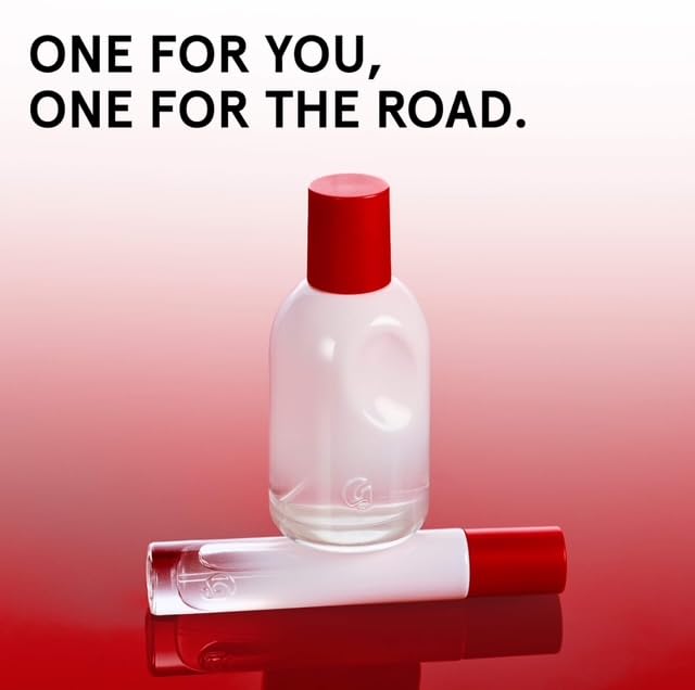 You Duo iris note close-up highlighting creamy softness.