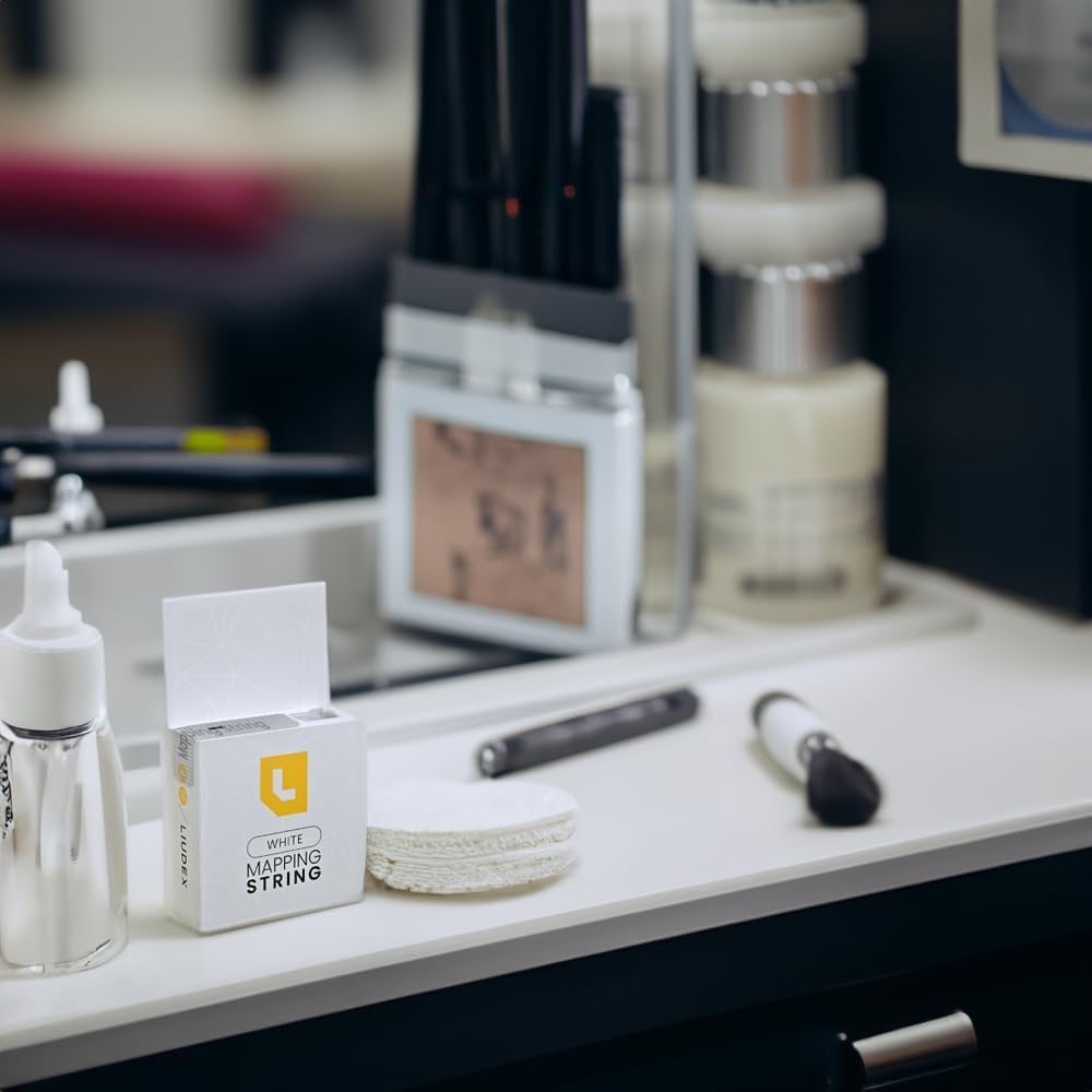 LIUDEX pre-inked white string in action for fast brow mapping in beauty routines.