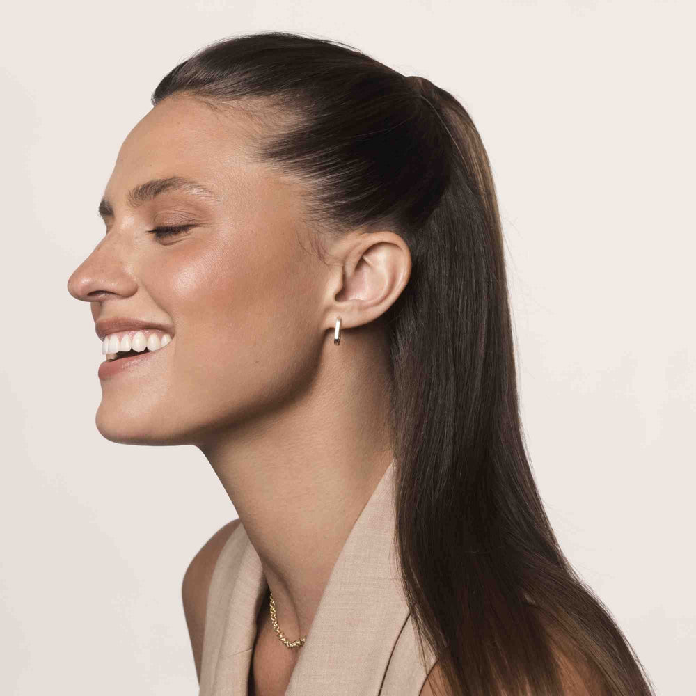 Living Proof No Frizz Smooth Styling Cream dispensing closeup shows creamy root-to-tip conditioning.