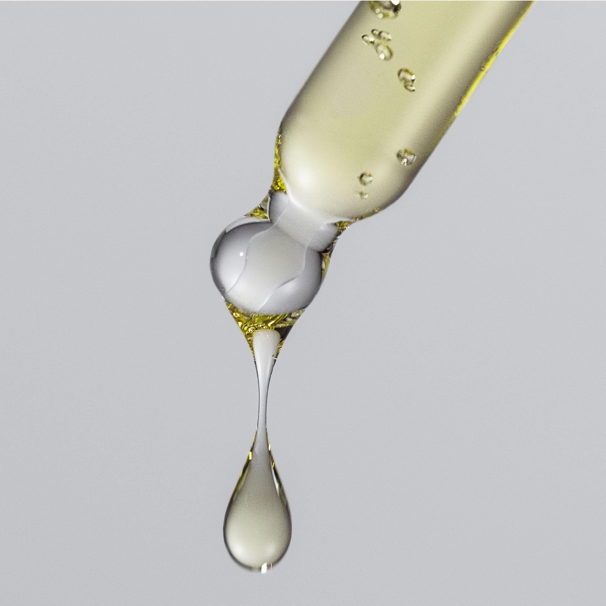 Living Proof No Frizz Vanishing Oil closeup of silky texture