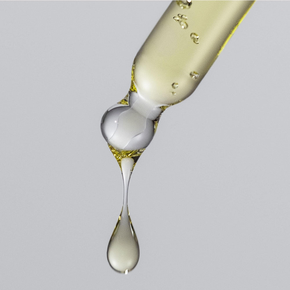Living Proof No Frizz Vanishing Oil closeup of silky texture