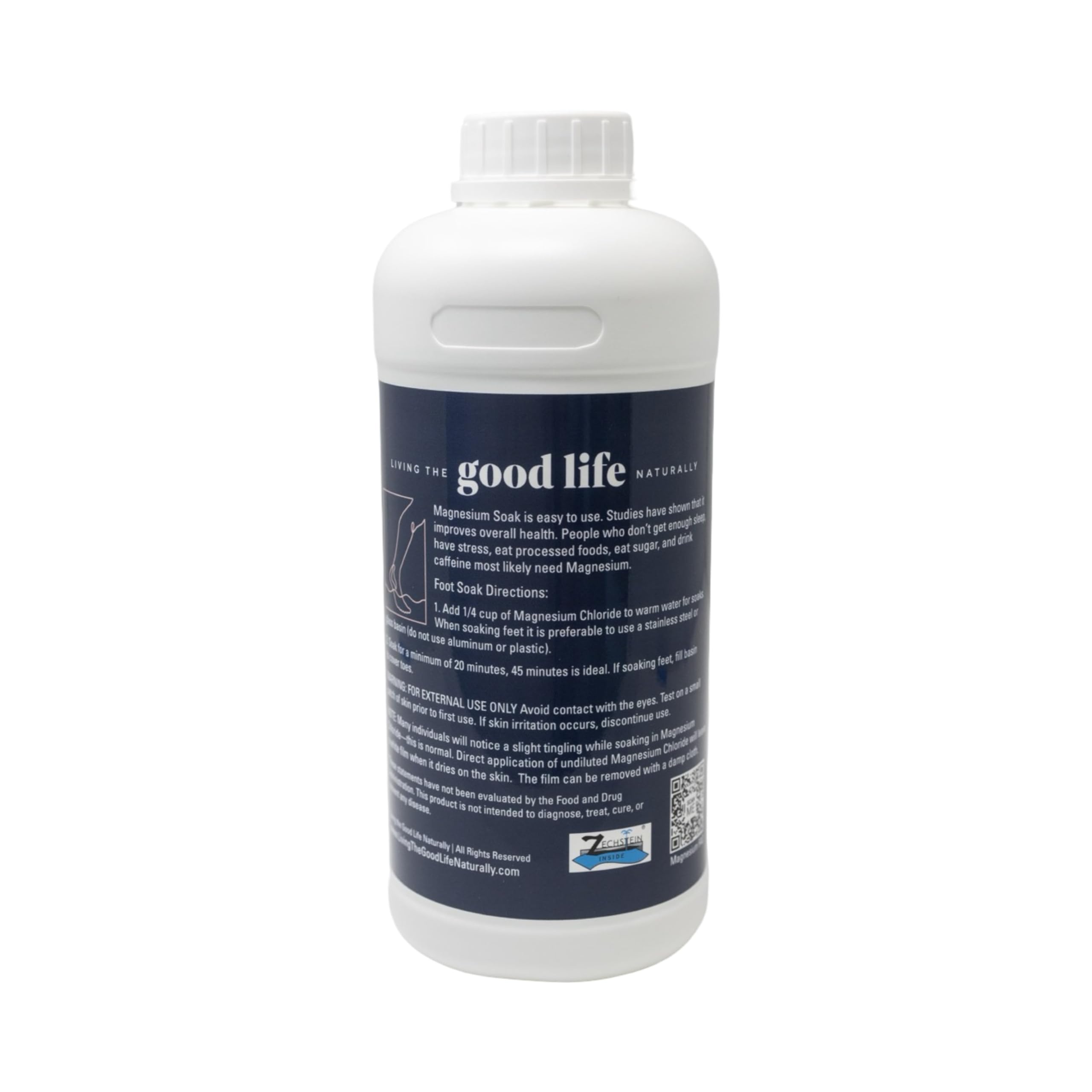 Living the Good Life Naturally 32oz bottle label closeup signals long-lasting magnesium soak.