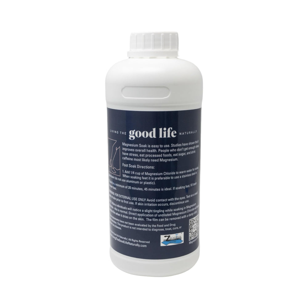 Living the Good Life Naturally 32oz bottle label closeup signals long-lasting magnesium soak.