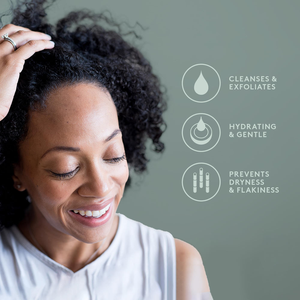 LivSo Moisturizing Shampoo lather demonstrates gentle cleansing suitable for dry or damaged curls