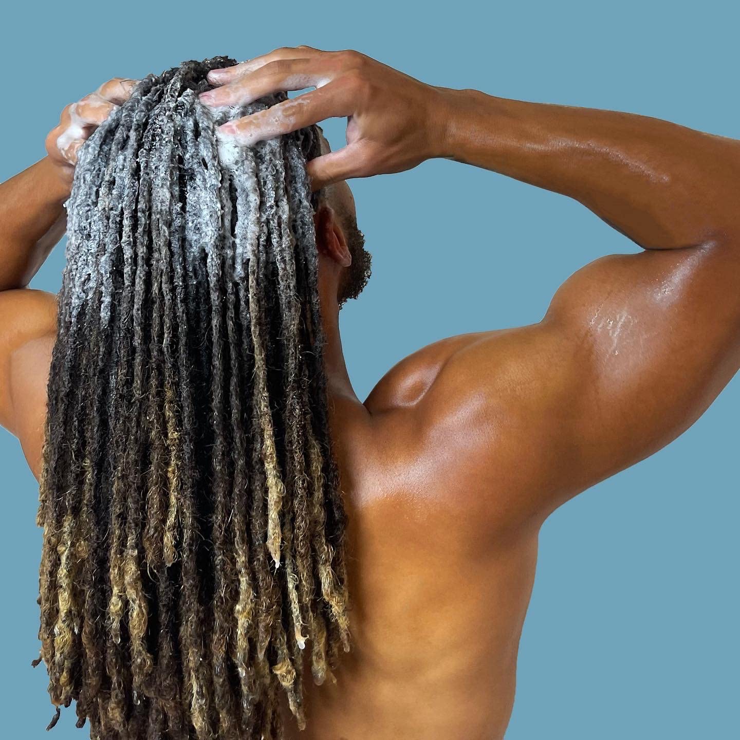 LOCssentials Clarifying Shampoo ingredients tea tree and peppermint oils promote scalp freshness.