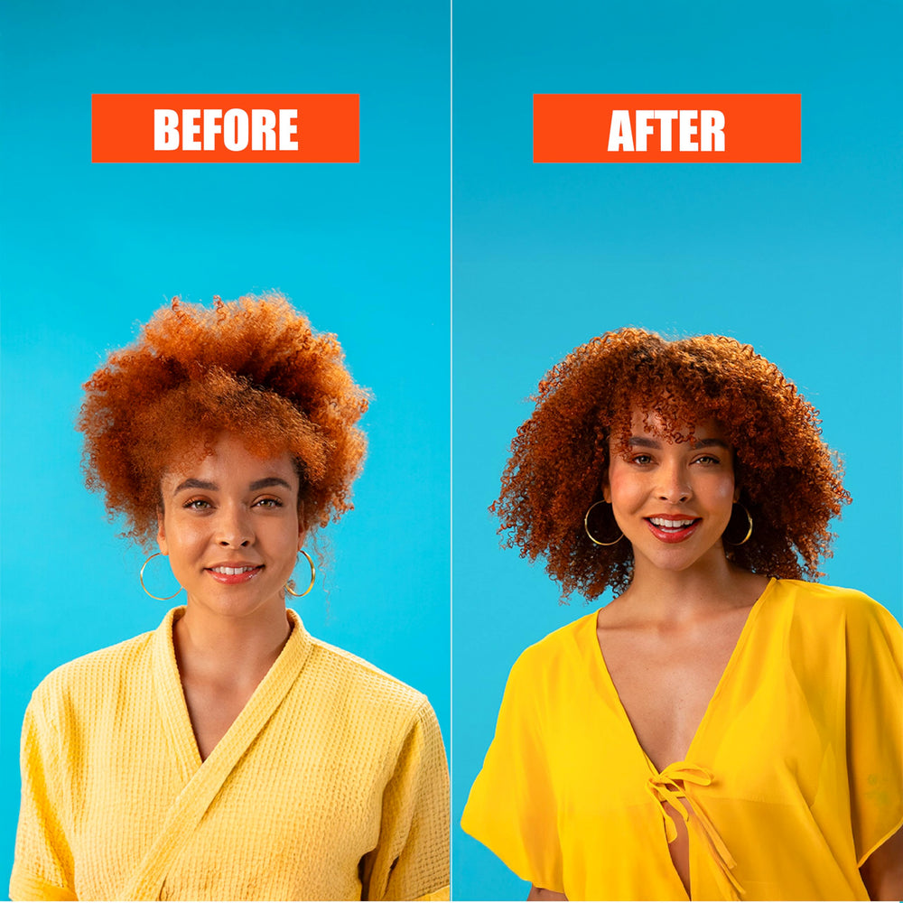 Applying Lola From Rio Ela E Carioca cream with smoothing hands